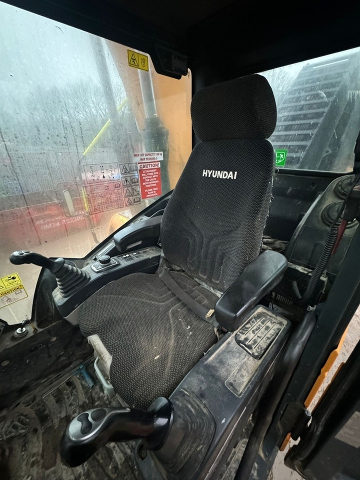 Hyundai HX140L - Telakaivukone: kuva Hyundai HX140L - Telakaivukone Hyundai HX140L - Telakaivukone: kuva Hyundai HX140L - Telakaivukone