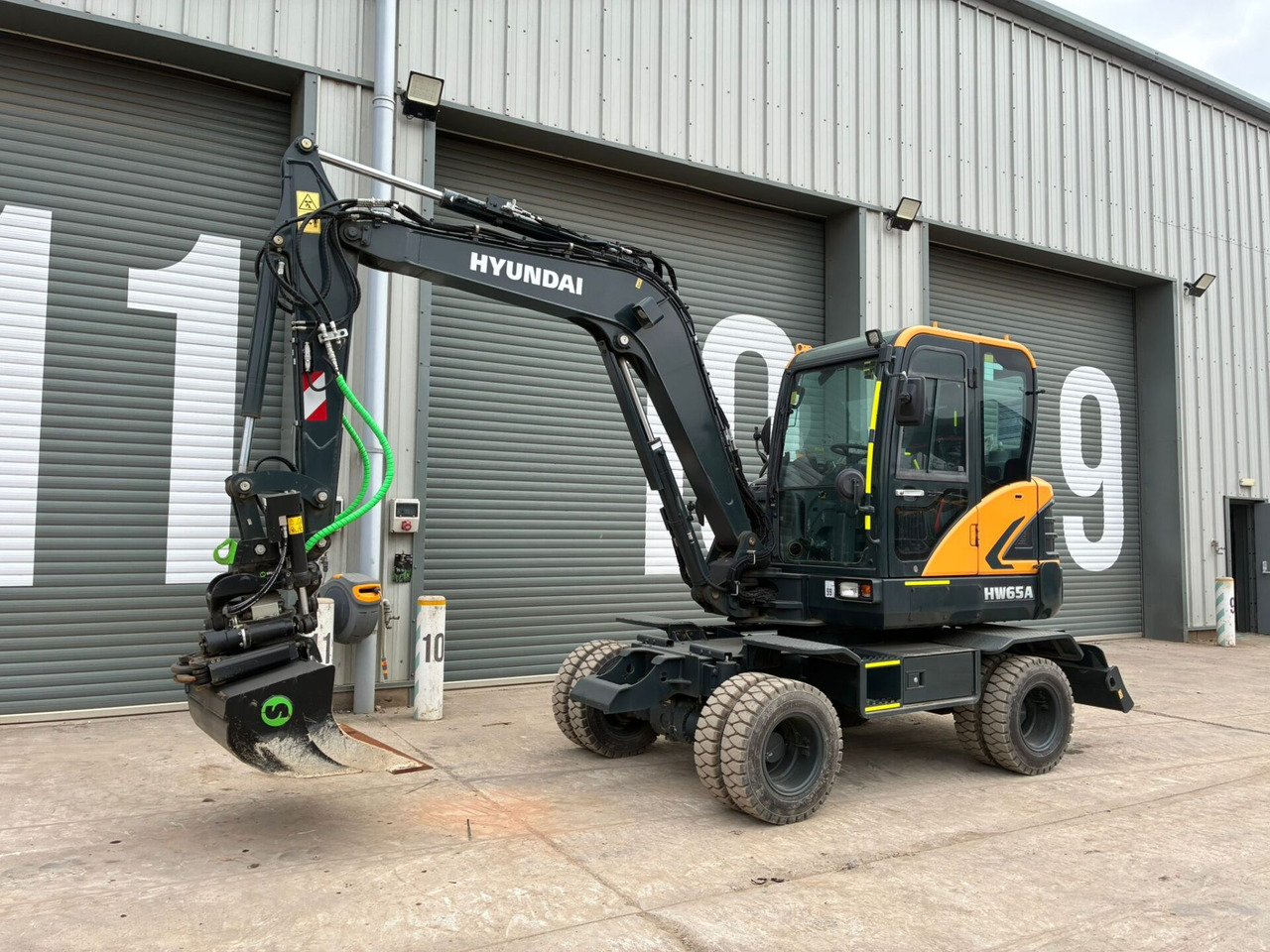 Hyundai HW65AH Ex Demo - Pyöräalustainen kaivinkone: kuva Hyundai HW65AH Ex Demo - Pyöräalustainen kaivinkone Hyundai HW65AH Ex Demo - Pyöräalustainen kaivinkone: kuva Hyundai HW65AH Ex Demo - Pyöräalustainen kaivinkone