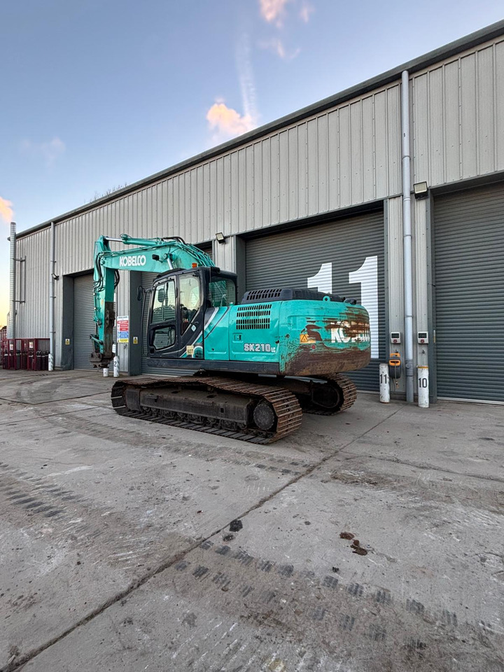 Kobelco SK210LC-10 - Telakaivukone: kuva Kobelco SK210LC-10 - Telakaivukone Kobelco SK210LC-10 - Telakaivukone: kuva Kobelco SK210LC-10 - Telakaivukone
