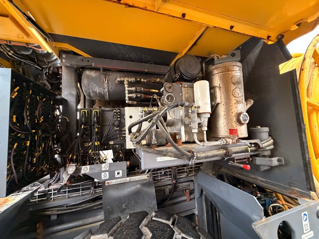 Porakone Epiroc Boomer XE3C: kuva Porakone Epiroc Boomer XE3C Porakone Epiroc Boomer XE3C: kuva Porakone Epiroc Boomer XE3C