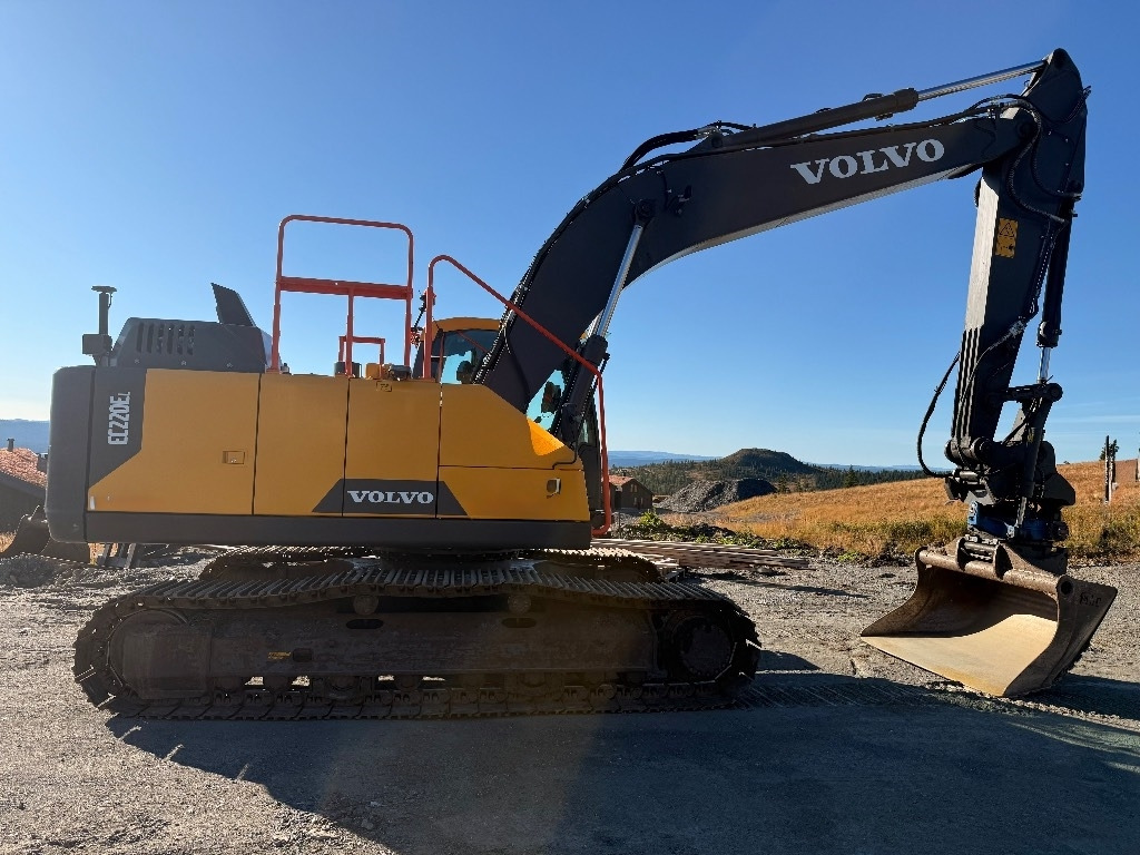Volvo EC220EL - Telakaivukone: kuva Volvo EC220EL - Telakaivukone Volvo EC220EL - Telakaivukone: kuva Volvo EC220EL - Telakaivukone