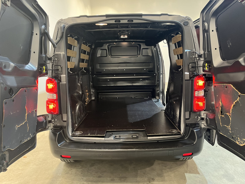 Citroën Jumpy 2.0 BlueHDI L2 120 PK / Euro 6 / Airco / Cruise Control / CarPlay / PDC / Navigatie / 3-Zits - Pieni pakettiauto: kuva Citroën Jumpy 2.0 BlueHDI L2 120 PK / Euro 6 / Airco / Cruise Control / CarPlay / PDC / Navigatie / 3-Zits - Pieni pakettiauto Citroën Jumpy 2.0 BlueHDI L2 120 PK / Euro 6 / Airco / Cruise Control / CarPlay / PDC / Navigatie / 3-Zits - Pieni pakettiauto: kuva Citroën Jumpy 2.0 BlueHDI L2 120 PK / Euro 6 / Airco / Cruise Control / CarPlay / PDC / Navigatie / 3-Zits - Pieni pakettiauto