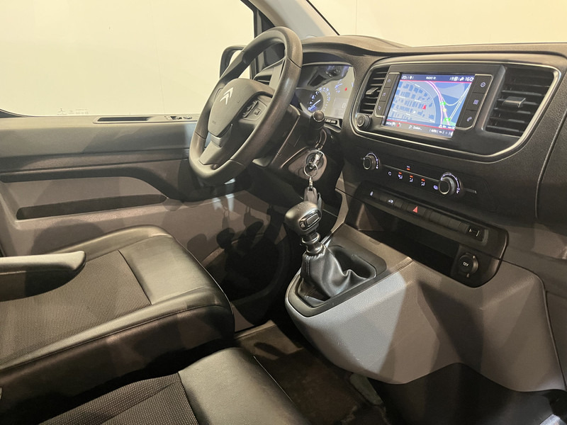 Citroën Jumpy 2.0 BlueHDI L2 120 PK / Euro 6 / Airco / Cruise Control / CarPlay / PDC / Navigatie / 3-Zits - Pieni pakettiauto: kuva Citroën Jumpy 2.0 BlueHDI L2 120 PK / Euro 6 / Airco / Cruise Control / CarPlay / PDC / Navigatie / 3-Zits - Pieni pakettiauto Citroën Jumpy 2.0 BlueHDI L2 120 PK / Euro 6 / Airco / Cruise Control / CarPlay / PDC / Navigatie / 3-Zits - Pieni pakettiauto: kuva Citroën Jumpy 2.0 BlueHDI L2 120 PK / Euro 6 / Airco / Cruise Control / CarPlay / PDC / Navigatie / 3-Zits - Pieni pakettiauto