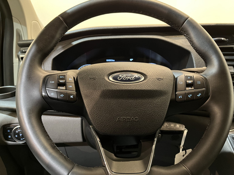 Pieni pakettiauto Ford Transit Custom 2.0 TDCI L2H1 Limited 130 PK / Euro 6 / Airco / Cruise Control / CarPlay / PDC / Navigatie / 3-Zits / 16.200 KM !! / BPM VRIJ !!: kuva Pieni pakettiauto Ford Transit Custom 2.0 TDCI L2H1 Limited 130 PK / Euro 6 / Airco / Cruise Control / CarPlay / PDC / Navigatie / 3-Zits / 16.200 KM !! / BPM VRIJ !!