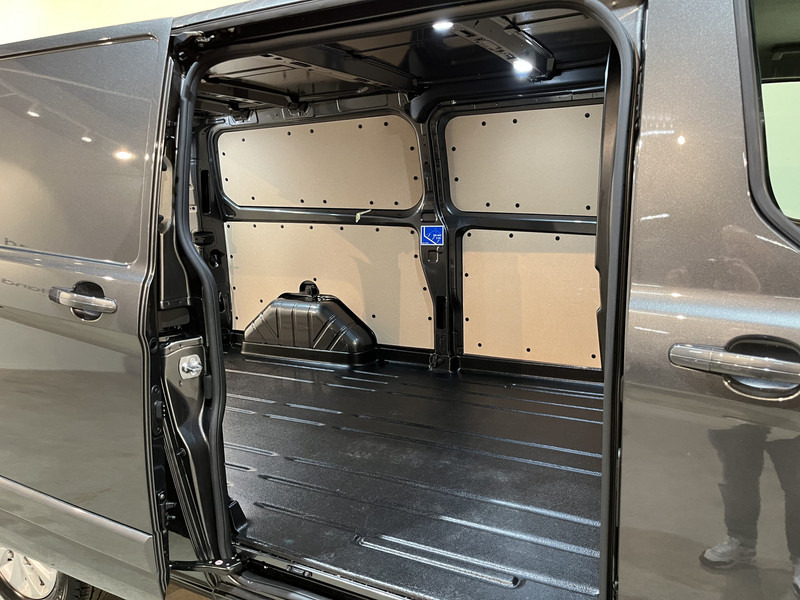 Pieni pakettiauto Ford Transit Custom 2.0 TDCI L2H1 Limited 130 PK / Euro 6 / Airco / Cruise Control / CarPlay / PDC / Navigatie / 3-Zits / 16.200 KM !! / BPM VRIJ !!: kuva Pieni pakettiauto Ford Transit Custom 2.0 TDCI L2H1 Limited 130 PK / Euro 6 / Airco / Cruise Control / CarPlay / PDC / Navigatie / 3-Zits / 16.200 KM !! / BPM VRIJ !!