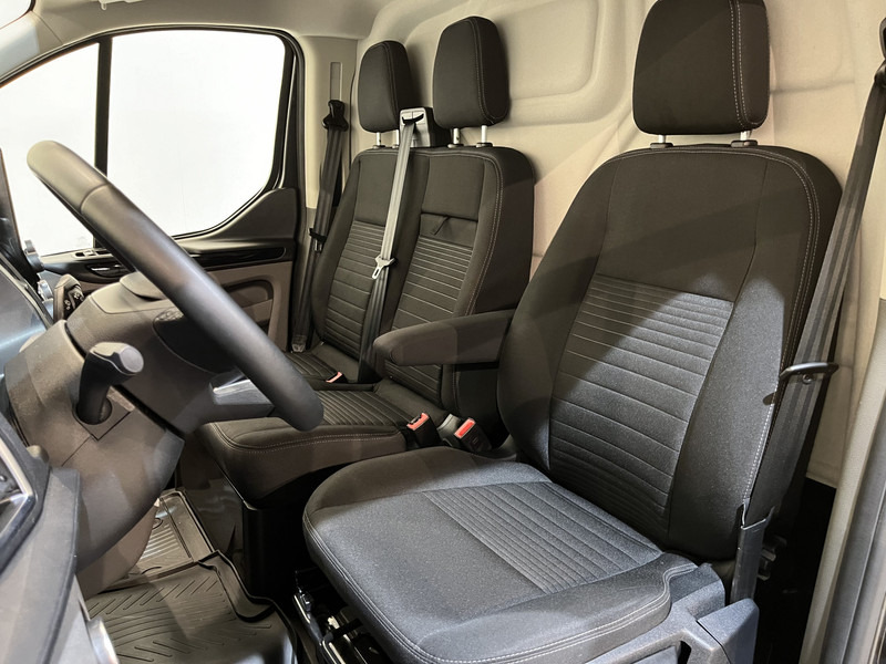 Pieni pakettiauto Ford Transit Custom 2.0 TDCI L2H1 Limited 130 PK / Euro 6 / Airco / Cruise Control / CarPlay / PDC / Navigatie / 3-Zits / 16.200 KM !! / BPM VRIJ !!: kuva Pieni pakettiauto Ford Transit Custom 2.0 TDCI L2H1 Limited 130 PK / Euro 6 / Airco / Cruise Control / CarPlay / PDC / Navigatie / 3-Zits / 16.200 KM !! / BPM VRIJ !!