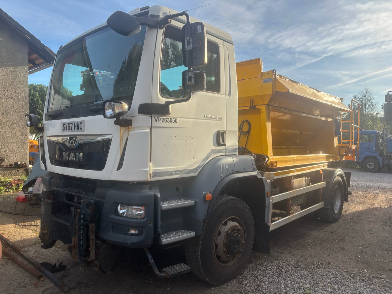 MAN TGM 18.290 4x4BB SPREADER/GRITTER/Plough - Lumikone: kuva MAN TGM 18.290 4x4BB SPREADER/GRITTER/Plough - Lumikone MAN TGM 18.290 4x4BB SPREADER/GRITTER/Plough - Lumikone: kuva MAN TGM 18.290 4x4BB SPREADER/GRITTER/Plough - Lumikone