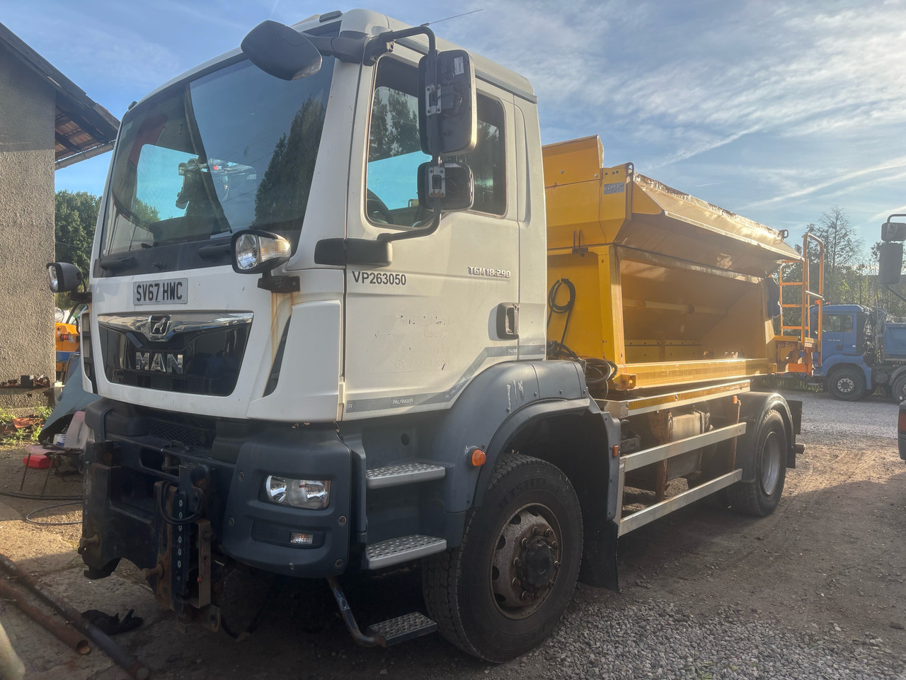 MAN TGM 18.290 4x4BB SPREADER/GRITTER/Plough - Lumikone: kuva MAN TGM 18.290 4x4BB SPREADER/GRITTER/Plough - Lumikone MAN TGM 18.290 4x4BB SPREADER/GRITTER/Plough - Lumikone: kuva MAN TGM 18.290 4x4BB SPREADER/GRITTER/Plough - Lumikone