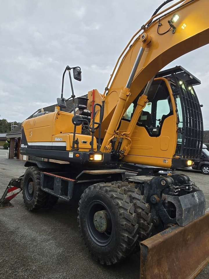 Hyundai R 180W-9A - Pyöräalustainen kaivinkone: kuva Hyundai R 180W-9A - Pyöräalustainen kaivinkone Hyundai R 180W-9A - Pyöräalustainen kaivinkone: kuva Hyundai R 180W-9A - Pyöräalustainen kaivinkone