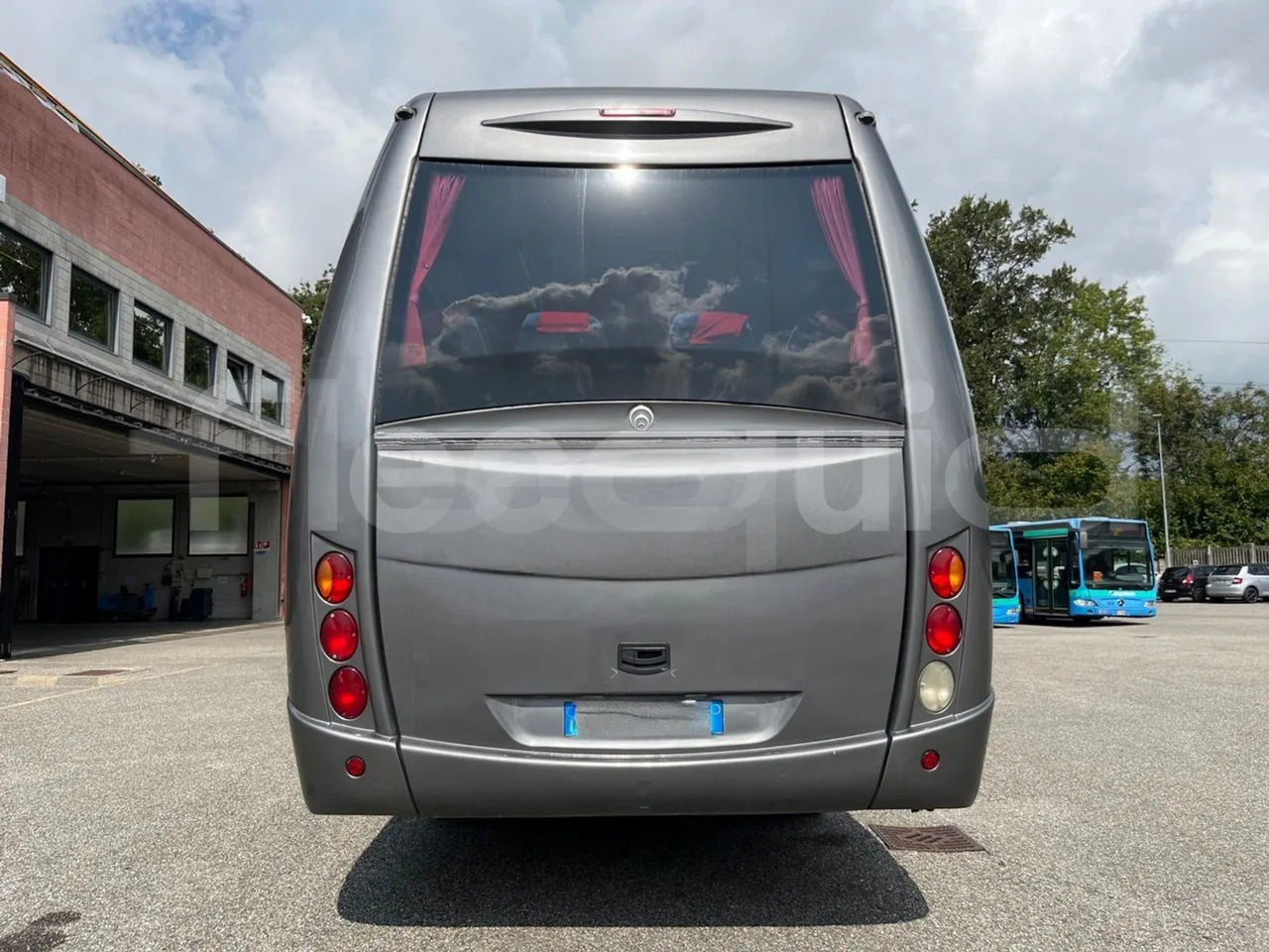 Iveco Daily - Turistibussi: kuva Iveco Daily - Turistibussi Iveco Daily - Turistibussi: kuva Iveco Daily - Turistibussi