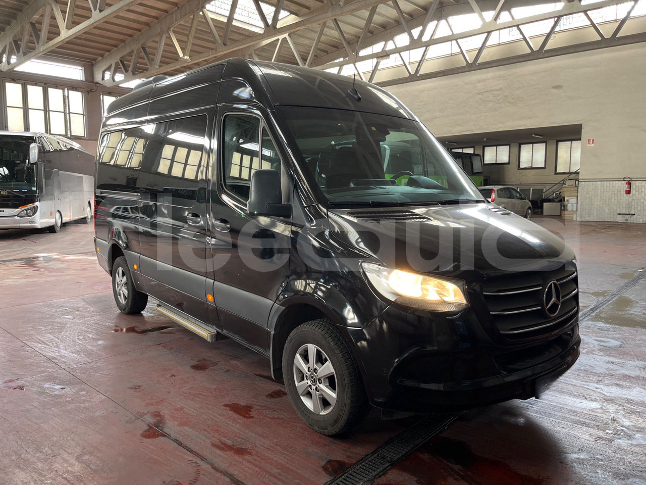 Mercedes-Benz Sprinter - Turistibussi: kuva Mercedes-Benz Sprinter - Turistibussi Mercedes-Benz Sprinter - Turistibussi: kuva Mercedes-Benz Sprinter - Turistibussi