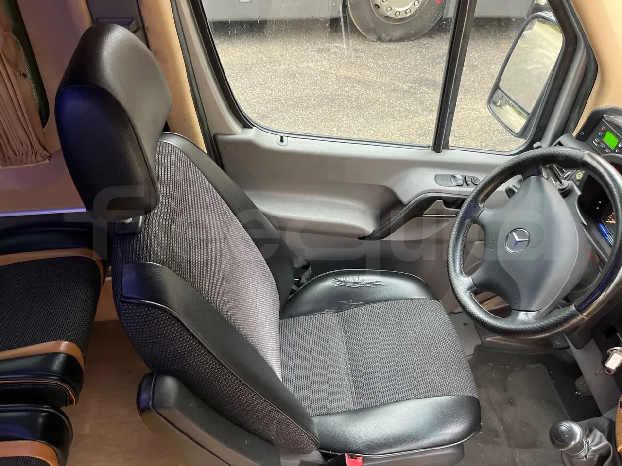 Minibussi, Pikkubussi Mercedes-Benz Sprinter: kuva Minibussi, Pikkubussi Mercedes-Benz Sprinter