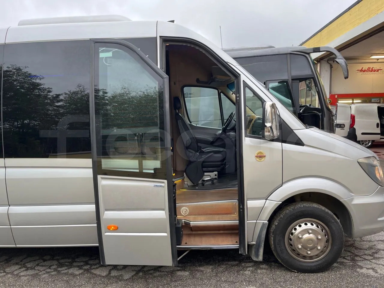 Minibussi, Pikkubussi Mercedes-Benz Sprinter: kuva Minibussi, Pikkubussi Mercedes-Benz Sprinter