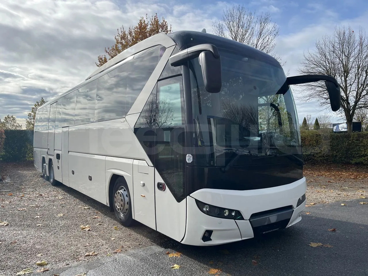 Neoplan Tourliner L - Turistibussi: kuva Neoplan Tourliner L - Turistibussi Neoplan Tourliner L - Turistibussi: kuva Neoplan Tourliner L - Turistibussi