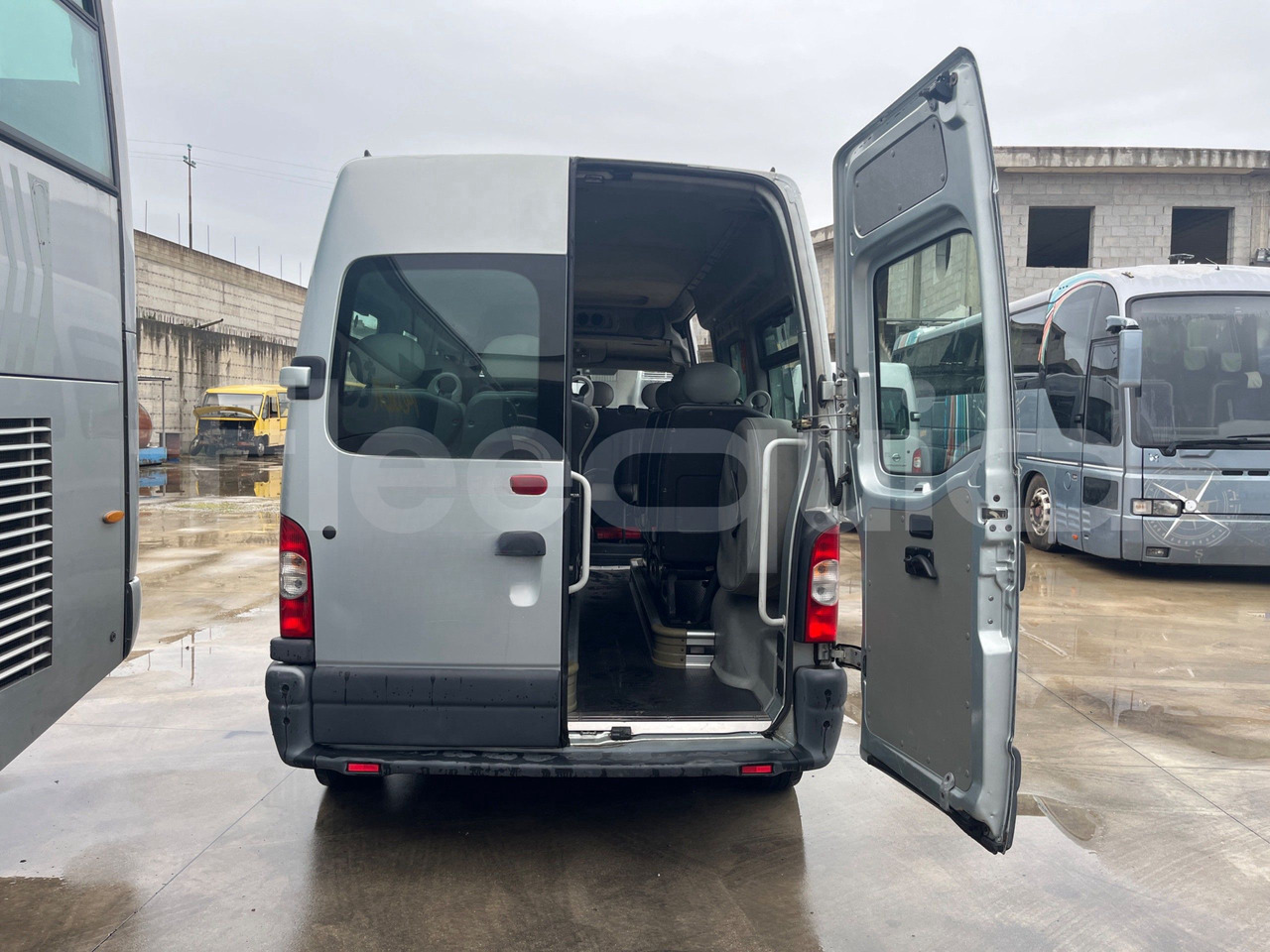 Nissan Interstar - Minibussi, Pikkubussi: kuva Nissan Interstar - Minibussi, Pikkubussi Nissan Interstar - Minibussi, Pikkubussi: kuva Nissan Interstar - Minibussi, Pikkubussi