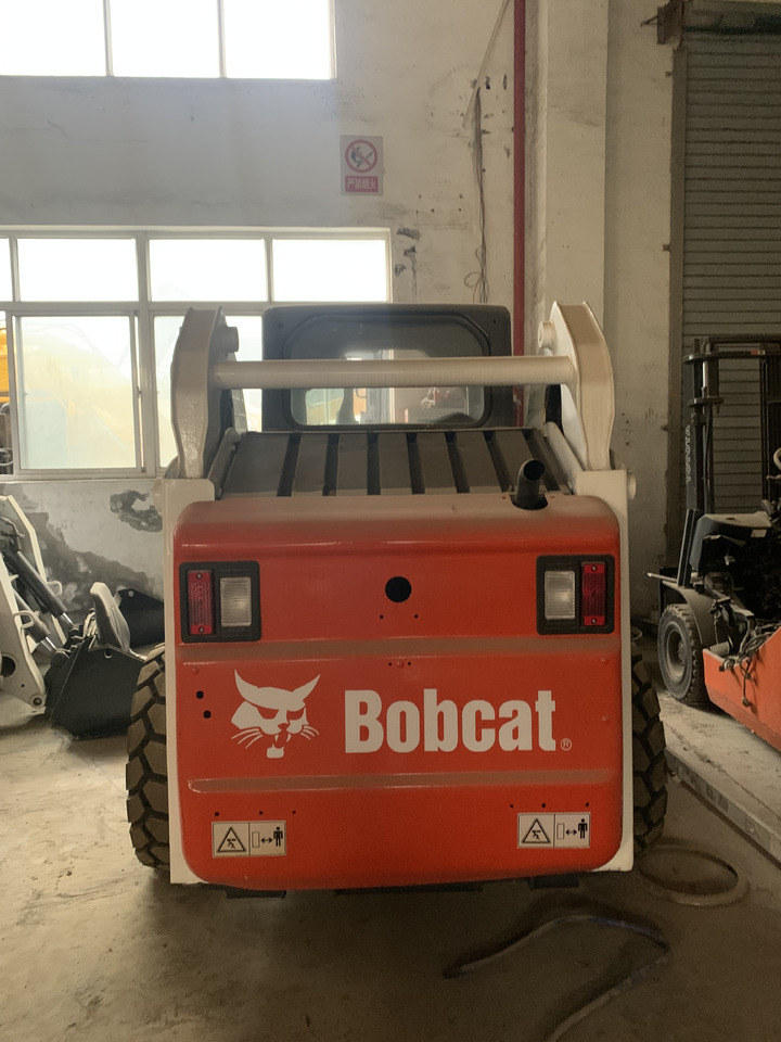 BOBCAT S185 - Liukuohjattu kuormaaja: kuva BOBCAT S185 - Liukuohjattu kuormaaja BOBCAT S185 - Liukuohjattu kuormaaja: kuva BOBCAT S185 - Liukuohjattu kuormaaja