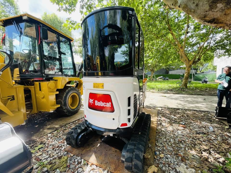Bobcat 320 - Minikuormaaja: kuva Bobcat 320 - Minikuormaaja Bobcat 320 - Minikuormaaja: kuva Bobcat 320 - Minikuormaaja