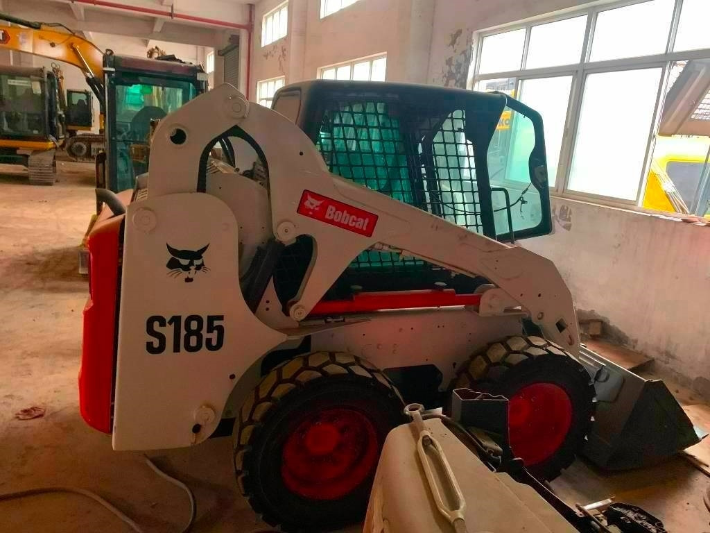 Bobcat S 185  - Liukuohjattu kuormaaja: kuva Bobcat S 185  - Liukuohjattu kuormaaja Bobcat S 185  - Liukuohjattu kuormaaja: kuva Bobcat S 185  - Liukuohjattu kuormaaja
