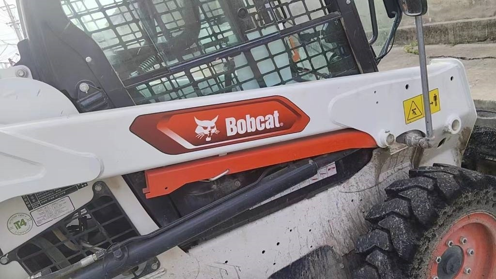 Bobcat S 510 - Liukuohjattu kuormaaja: kuva Bobcat S 510 - Liukuohjattu kuormaaja Bobcat S 510 - Liukuohjattu kuormaaja: kuva Bobcat S 510 - Liukuohjattu kuormaaja