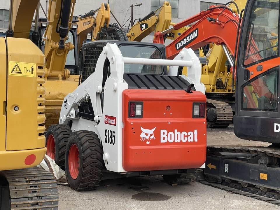 Bobcat S185 S185 - Liukuohjattu kuormaaja: kuva Bobcat S185 S185 - Liukuohjattu kuormaaja Bobcat S185 S185 - Liukuohjattu kuormaaja: kuva Bobcat S185 S185 - Liukuohjattu kuormaaja