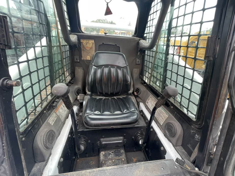 Bobcat S185 S185 - Liukuohjattu kuormaaja: kuva Bobcat S185 S185 - Liukuohjattu kuormaaja Bobcat S185 S185 - Liukuohjattu kuormaaja: kuva Bobcat S185 S185 - Liukuohjattu kuormaaja