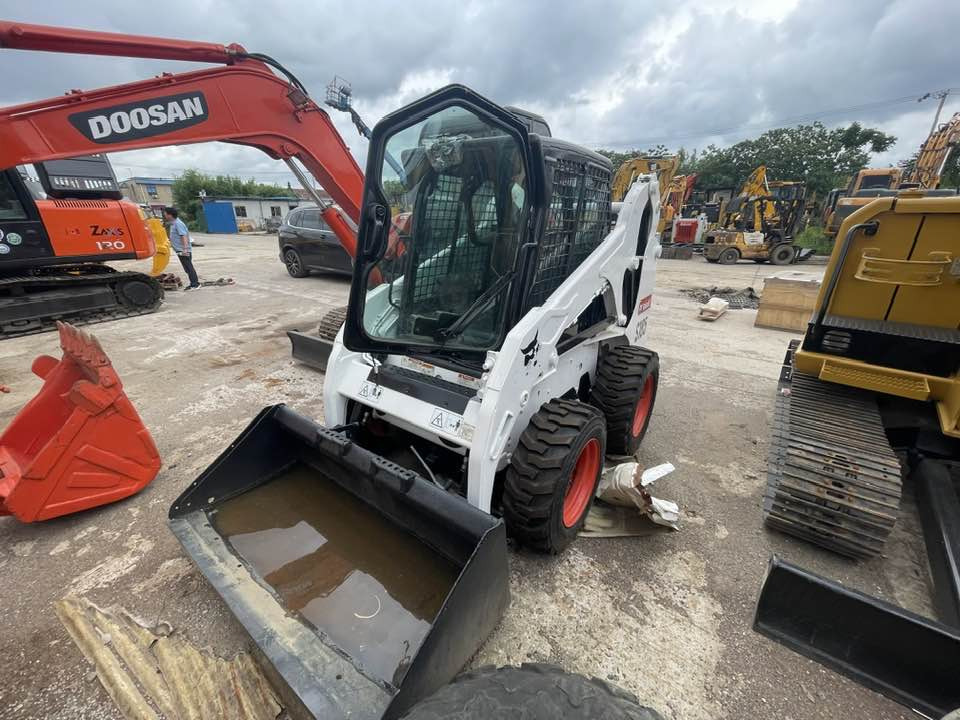 Bobcat S185 S185 - Liukuohjattu kuormaaja: kuva Bobcat S185 S185 - Liukuohjattu kuormaaja Bobcat S185 S185 - Liukuohjattu kuormaaja: kuva Bobcat S185 S185 - Liukuohjattu kuormaaja
