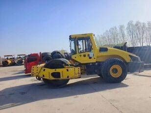 Bomag BW 220D-40 - Tiejyrä: kuva Bomag BW 220D-40 - Tiejyrä Bomag BW 220D-40 - Tiejyrä: kuva Bomag BW 220D-40 - Tiejyrä