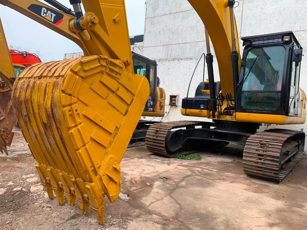 Telakaivukone CAT 323 D L: kuva Telakaivukone CAT 323 D L