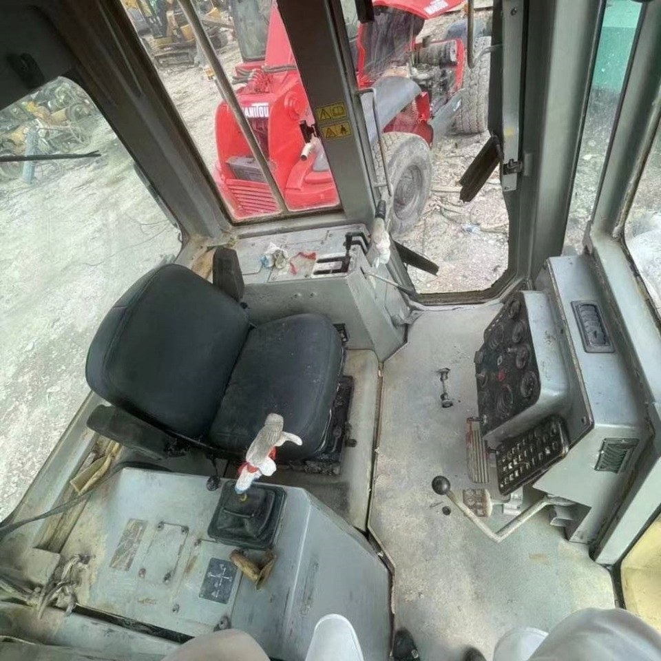 CAT D 6 G - Puskutraktori: kuva CAT D 6 G - Puskutraktori CAT D 6 G - Puskutraktori: kuva CAT D 6 G - Puskutraktori