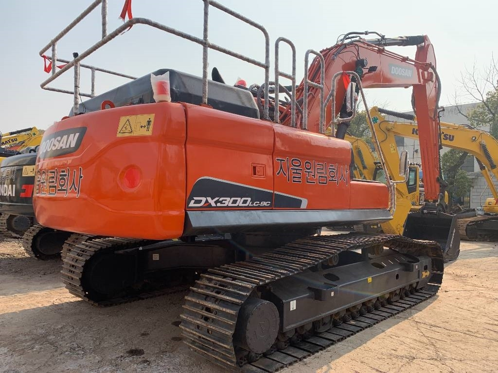Doosan DX 300 LCA - Telakaivukone: kuva Doosan DX 300 LCA - Telakaivukone Doosan DX 300 LCA - Telakaivukone: kuva Doosan DX 300 LCA - Telakaivukone