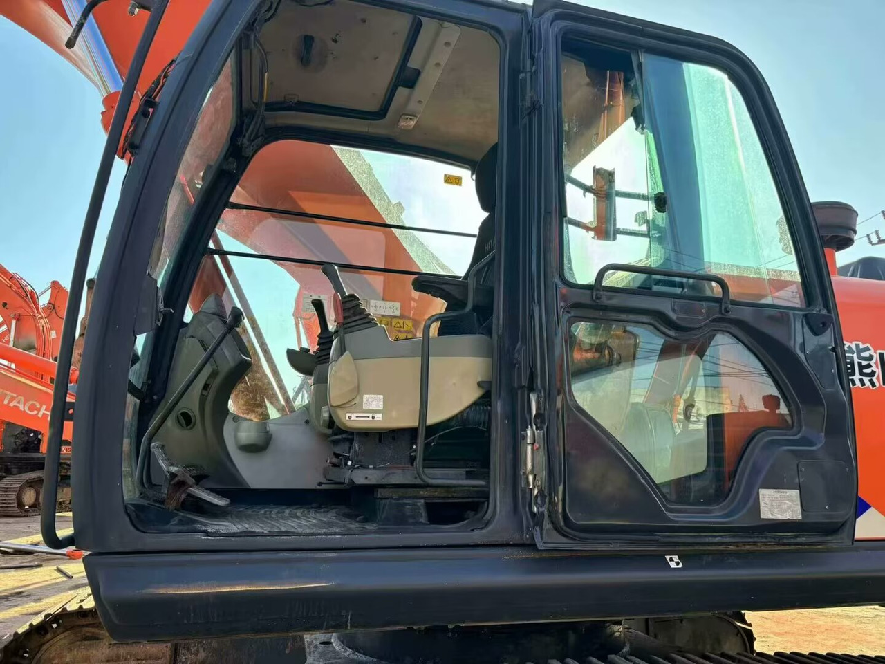 HITACHI ZX350H-5G - Telakaivukone: kuva HITACHI ZX350H-5G - Telakaivukone HITACHI ZX350H-5G - Telakaivukone: kuva HITACHI ZX350H-5G - Telakaivukone