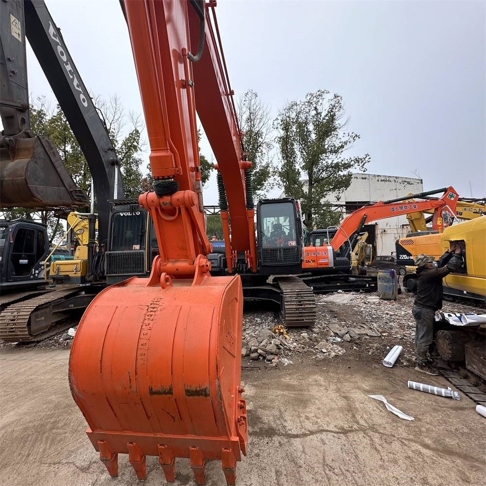Hitachi ZX 200-3 G - Telakaivukone: kuva Hitachi ZX 200-3 G - Telakaivukone Hitachi ZX 200-3 G - Telakaivukone: kuva Hitachi ZX 200-3 G - Telakaivukone