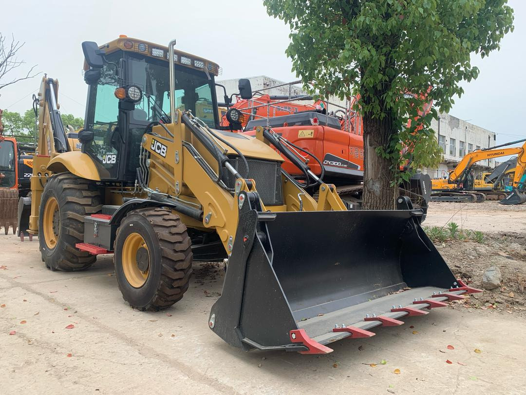 JCB 3CX - Kaivuri-trukki: kuva JCB 3CX - Kaivuri-trukki JCB 3CX - Kaivuri-trukki: kuva JCB 3CX - Kaivuri-trukki