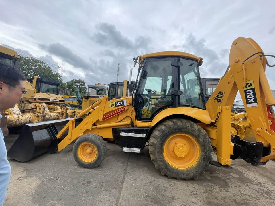 JCB 3CX - Kaivuri-trukki: kuva JCB 3CX - Kaivuri-trukki JCB 3CX - Kaivuri-trukki: kuva JCB 3CX - Kaivuri-trukki