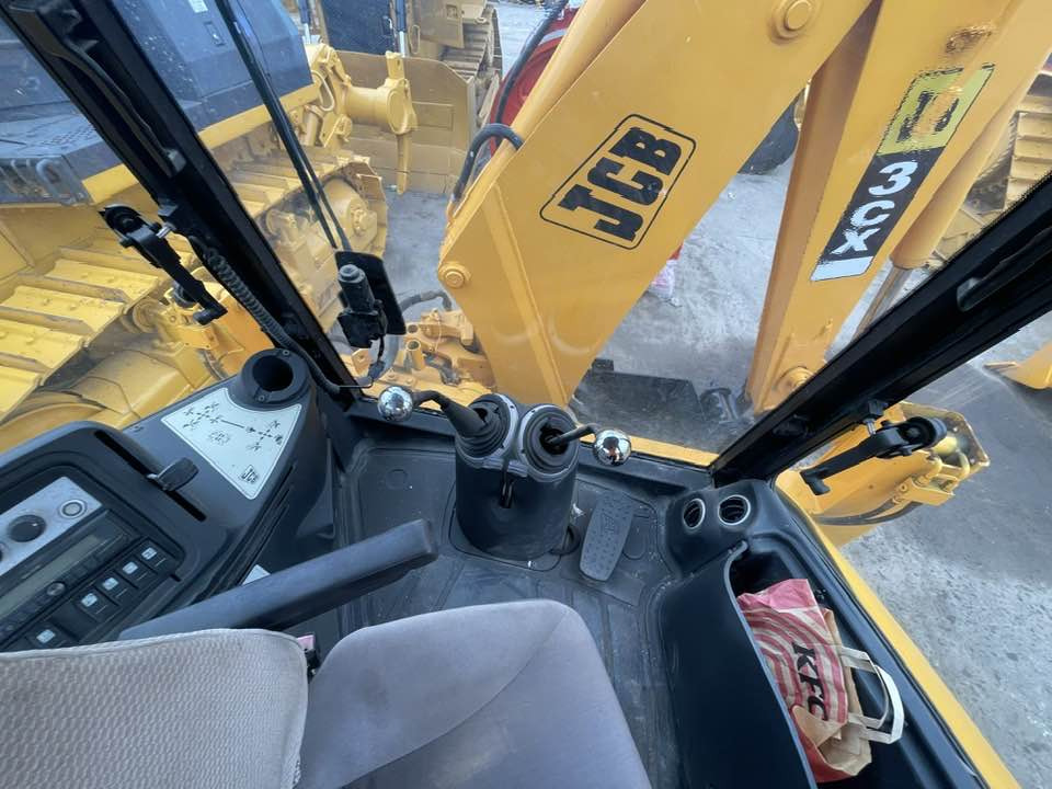 JCB 3Cx - Kaivuri-trukki: kuva JCB 3Cx - Kaivuri-trukki JCB 3Cx - Kaivuri-trukki: kuva JCB 3Cx - Kaivuri-trukki