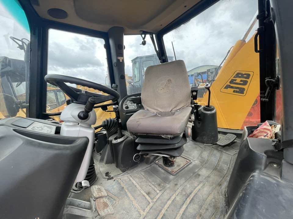 JCB 3Cx - Kaivuri-trukki: kuva JCB 3Cx - Kaivuri-trukki JCB 3Cx - Kaivuri-trukki: kuva JCB 3Cx - Kaivuri-trukki