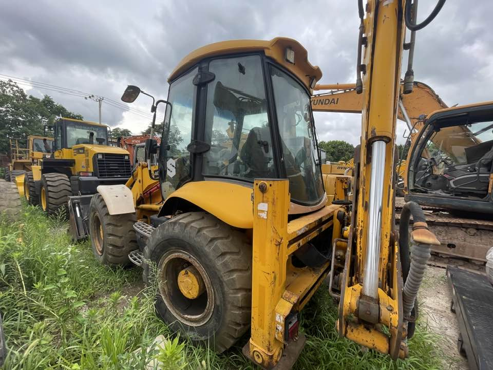 JCB 4CX - Kaivuri-trukki: kuva JCB 4CX - Kaivuri-trukki JCB 4CX - Kaivuri-trukki: kuva JCB 4CX - Kaivuri-trukki