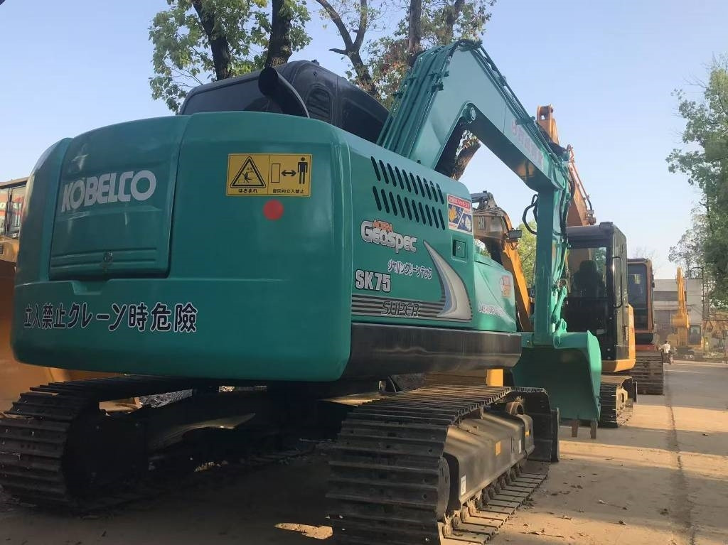 Kobelco SK 75 - Minikuormaaja: kuva Kobelco SK 75 - Minikuormaaja Kobelco SK 75 - Minikuormaaja: kuva Kobelco SK 75 - Minikuormaaja