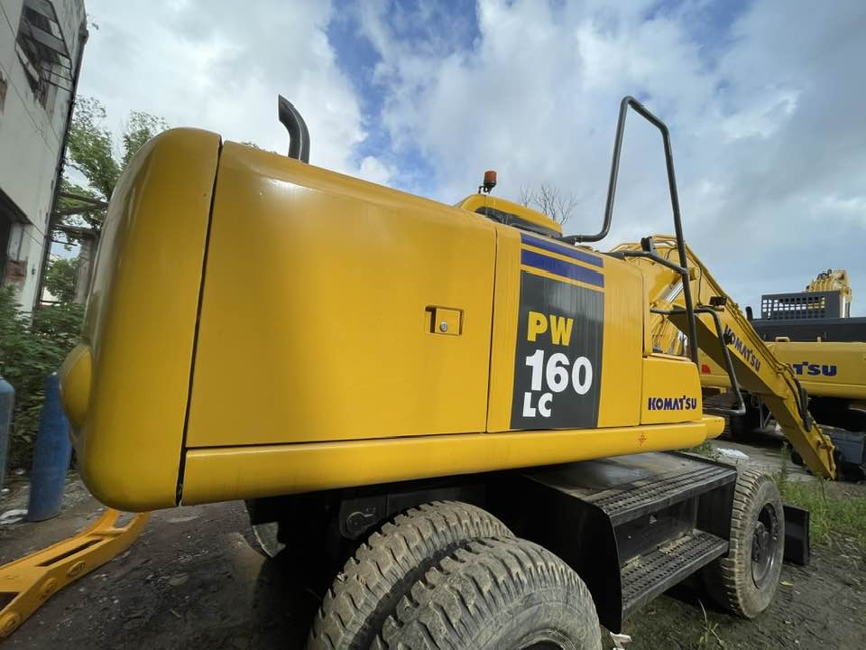 Komatsu PC160LC - Pyöräalustainen kaivinkone: kuva Komatsu PC160LC - Pyöräalustainen kaivinkone Komatsu PC160LC - Pyöräalustainen kaivinkone: kuva Komatsu PC160LC - Pyöräalustainen kaivinkone