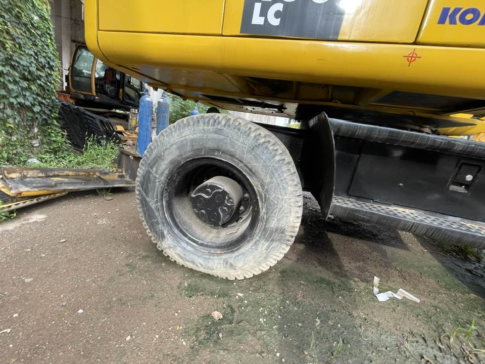 Komatsu PW160 - Pyöräalustainen kaivinkone: kuva Komatsu PW160 - Pyöräalustainen kaivinkone Komatsu PW160 - Pyöräalustainen kaivinkone: kuva Komatsu PW160 - Pyöräalustainen kaivinkone