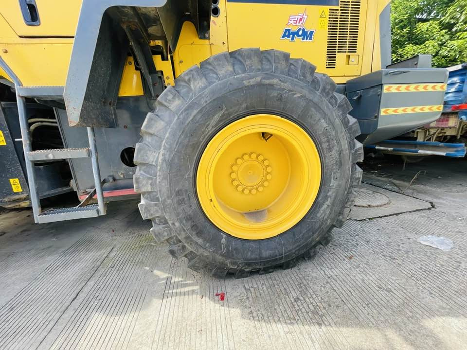 Komatsu WA320-8 - Pyöräkuormaaja: kuva Komatsu WA320-8 - Pyöräkuormaaja Komatsu WA320-8 - Pyöräkuormaaja: kuva Komatsu WA320-8 - Pyöräkuormaaja