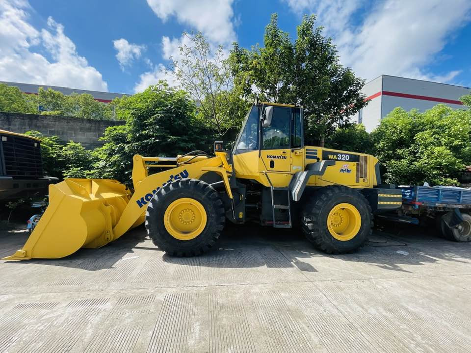Komatsu WA320 - Pyöräkuormaaja: kuva Komatsu WA320 - Pyöräkuormaaja Komatsu WA320 - Pyöräkuormaaja: kuva Komatsu WA320 - Pyöräkuormaaja