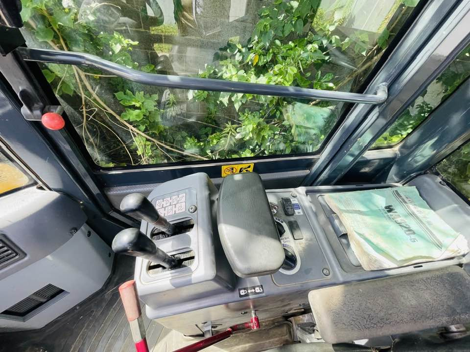 Komatsu WA320 - Pyöräkuormaaja: kuva Komatsu WA320 - Pyöräkuormaaja Komatsu WA320 - Pyöräkuormaaja: kuva Komatsu WA320 - Pyöräkuormaaja