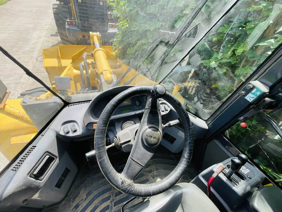 Komatsu WA320 - Pyöräkuormaaja: kuva Komatsu WA320 - Pyöräkuormaaja Komatsu WA320 - Pyöräkuormaaja: kuva Komatsu WA320 - Pyöräkuormaaja