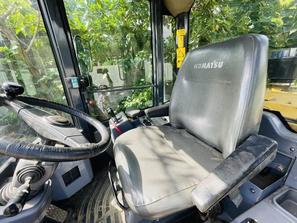 Komatsu WA320 - Pyöräkuormaaja: kuva Komatsu WA320 - Pyöräkuormaaja Komatsu WA320 - Pyöräkuormaaja: kuva Komatsu WA320 - Pyöräkuormaaja