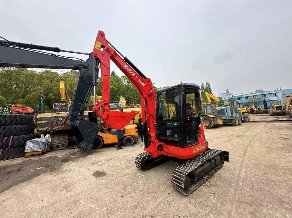 Kubota U-35 - Minikuormaaja: kuva Kubota U-35 - Minikuormaaja Kubota U-35 - Minikuormaaja: kuva Kubota U-35 - Minikuormaaja