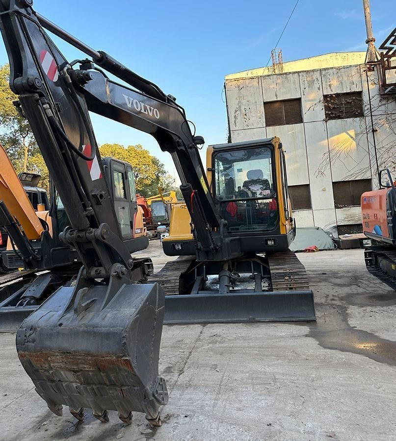 Volvo EC 55 B Pro - Minikuormaaja: kuva Volvo EC 55 B Pro - Minikuormaaja Volvo EC 55 B Pro - Minikuormaaja: kuva Volvo EC 55 B Pro - Minikuormaaja