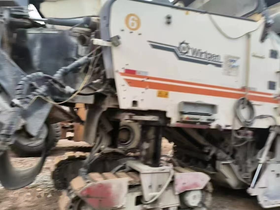 Wirtgen W2100 - Asfalttijyrsimen: kuva Wirtgen W2100 - Asfalttijyrsimen Wirtgen W2100 - Asfalttijyrsimen: kuva Wirtgen W2100 - Asfalttijyrsimen