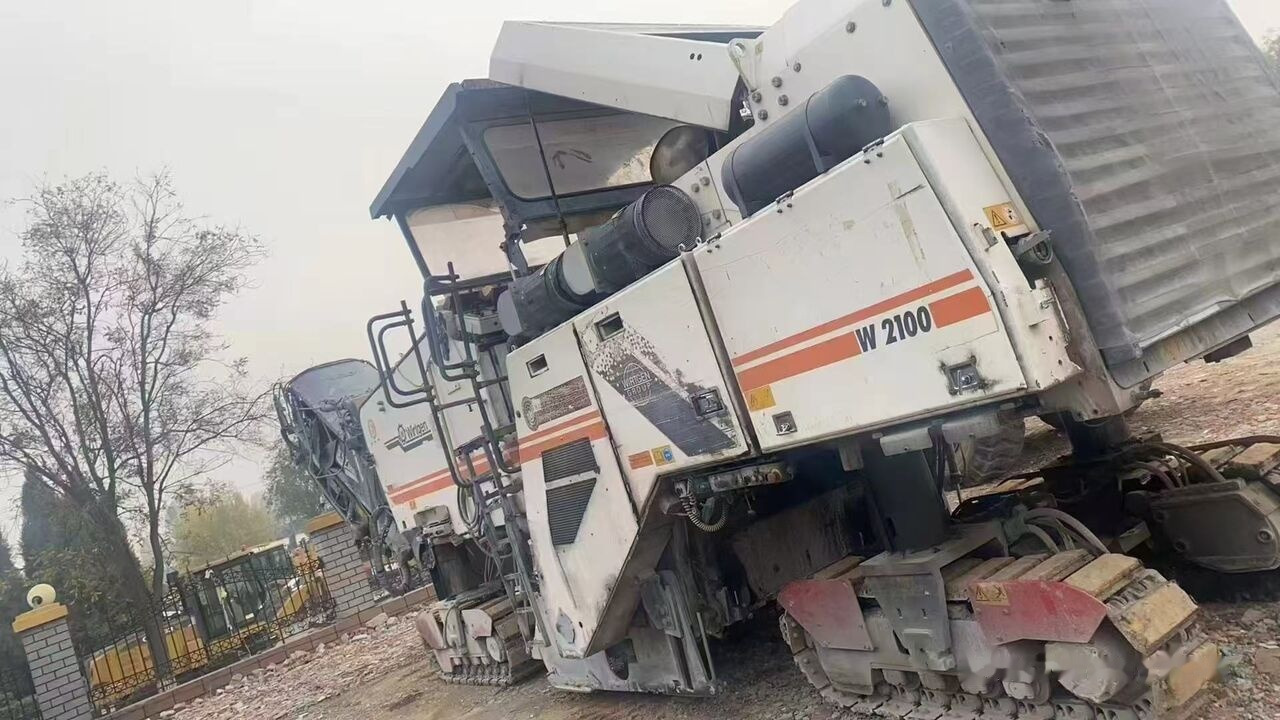 Wirtgen W2100 - Asfalttijyrsimen: kuva Wirtgen W2100 - Asfalttijyrsimen Wirtgen W2100 - Asfalttijyrsimen: kuva Wirtgen W2100 - Asfalttijyrsimen
