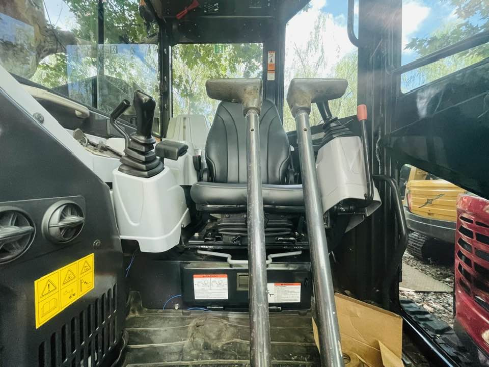 Yanmar ViO80-1A - Minikuormaaja: kuva Yanmar ViO80-1A - Minikuormaaja Yanmar ViO80-1A - Minikuormaaja: kuva Yanmar ViO80-1A - Minikuormaaja